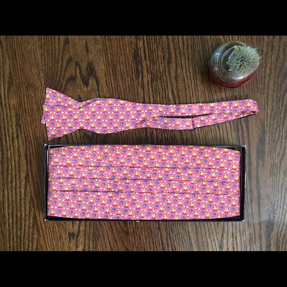 Vineyard Vines “Chick Magnet” bow tie & cummerbund